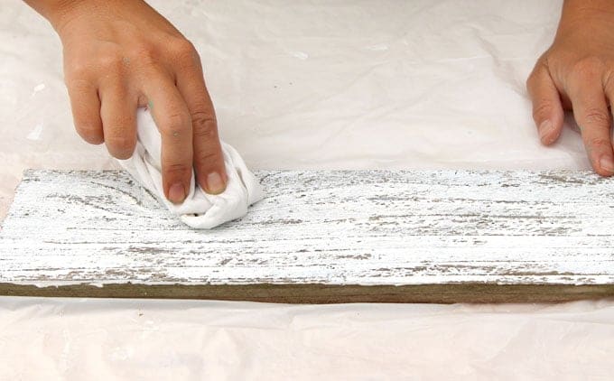 Ultimate guide + video tutorials on how to whitewash wood & create beautiful whitewashed floors, walls and furniture using pine, pallet or reclaimed wood. 
