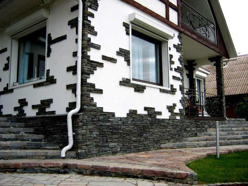 Пример №2 отделки фасада декоративным камнем из гипса