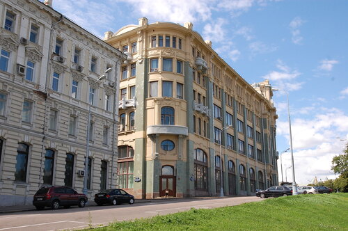 Бывший дом  „ Московского   общества  страхования от огня“ и гостиница „ Боярский   двор “ на Старой площади (1901)