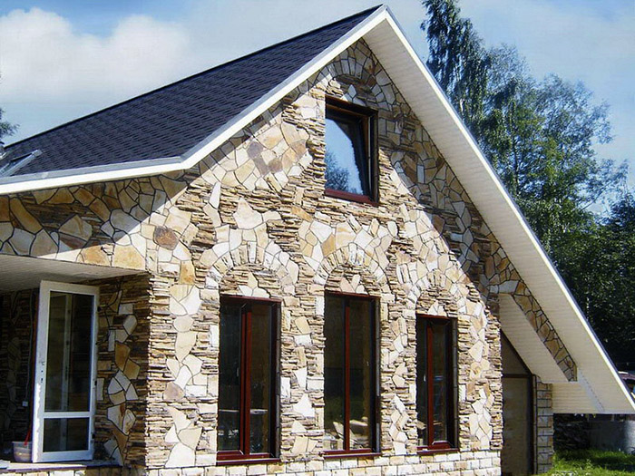 облицовка деревянного дома искусственным камнем