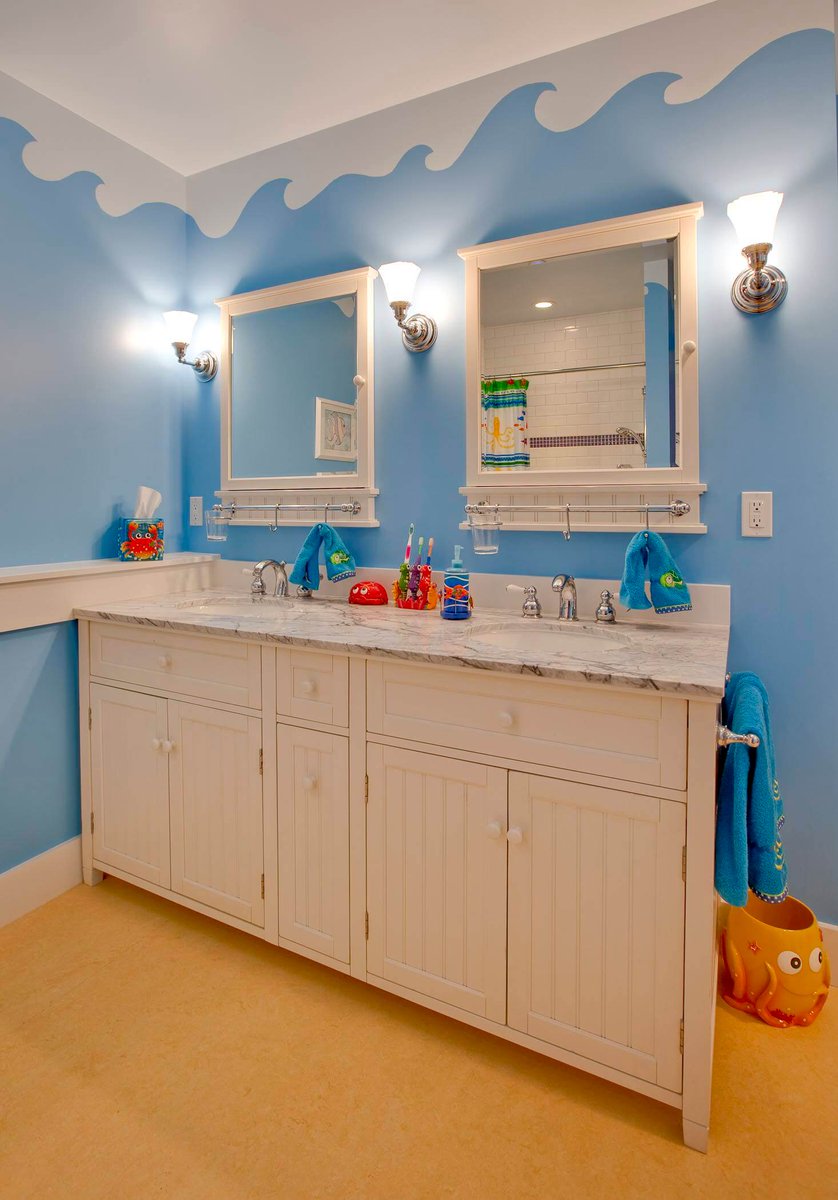 Какой краской можно покрасить в ванной. Краска для ванной комнаты. Краска в ванную комнату на стены. Покраска стен в ванной. Крашенная ванная комната.
