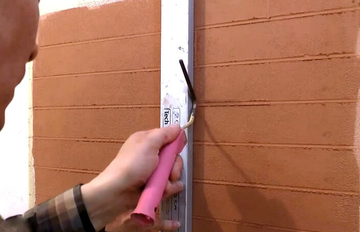 Сделать стенку под кирпич в квартире своими руками
