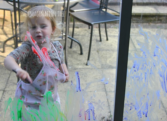 Painting on the windows with washable DIY paint