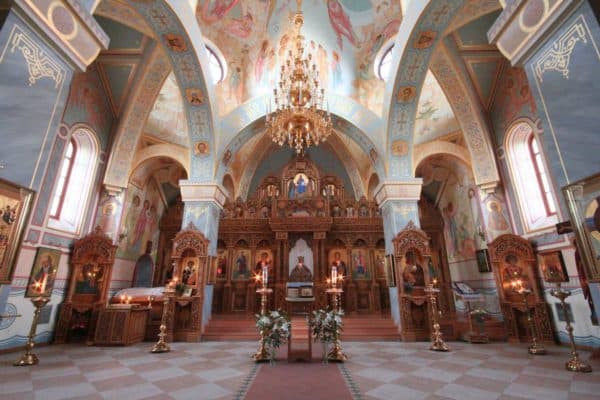 Интерьер готического собора