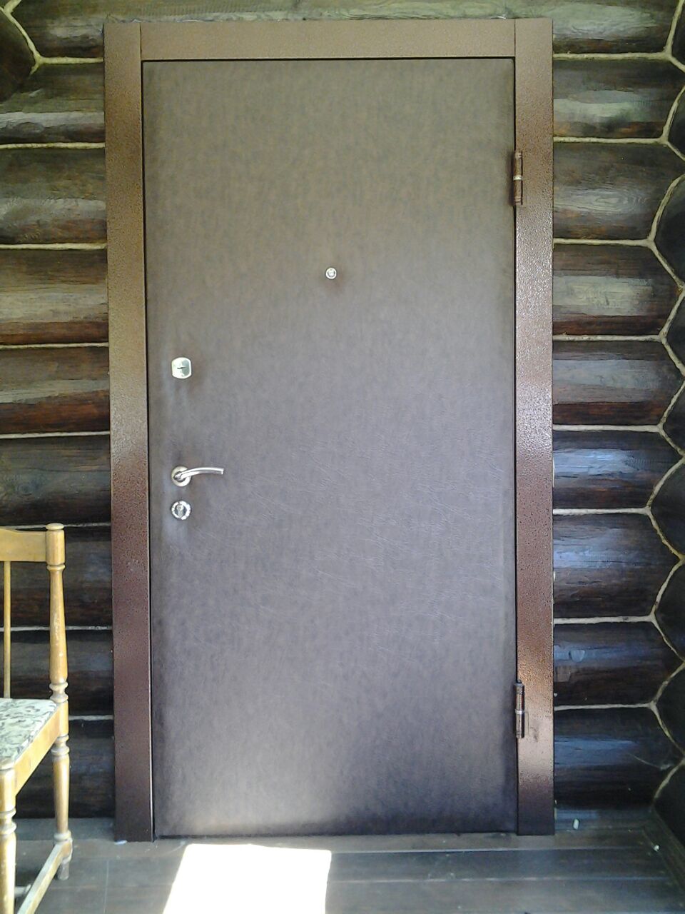 Обшивка входных металлических дверей. Обшивка стальной двери. Входная металлическая дверь облицованная деревом. Обшивка двери входной металлической. Обшить входную дверь.