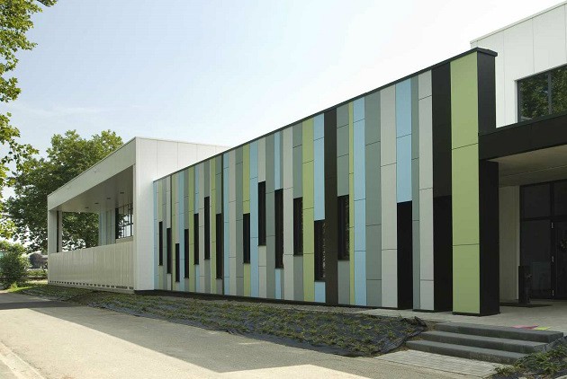 Алюминиевые панели для стен придают зданию современный вид